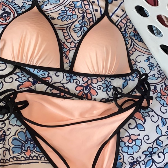 Bikini Set - Picture 1 of 3